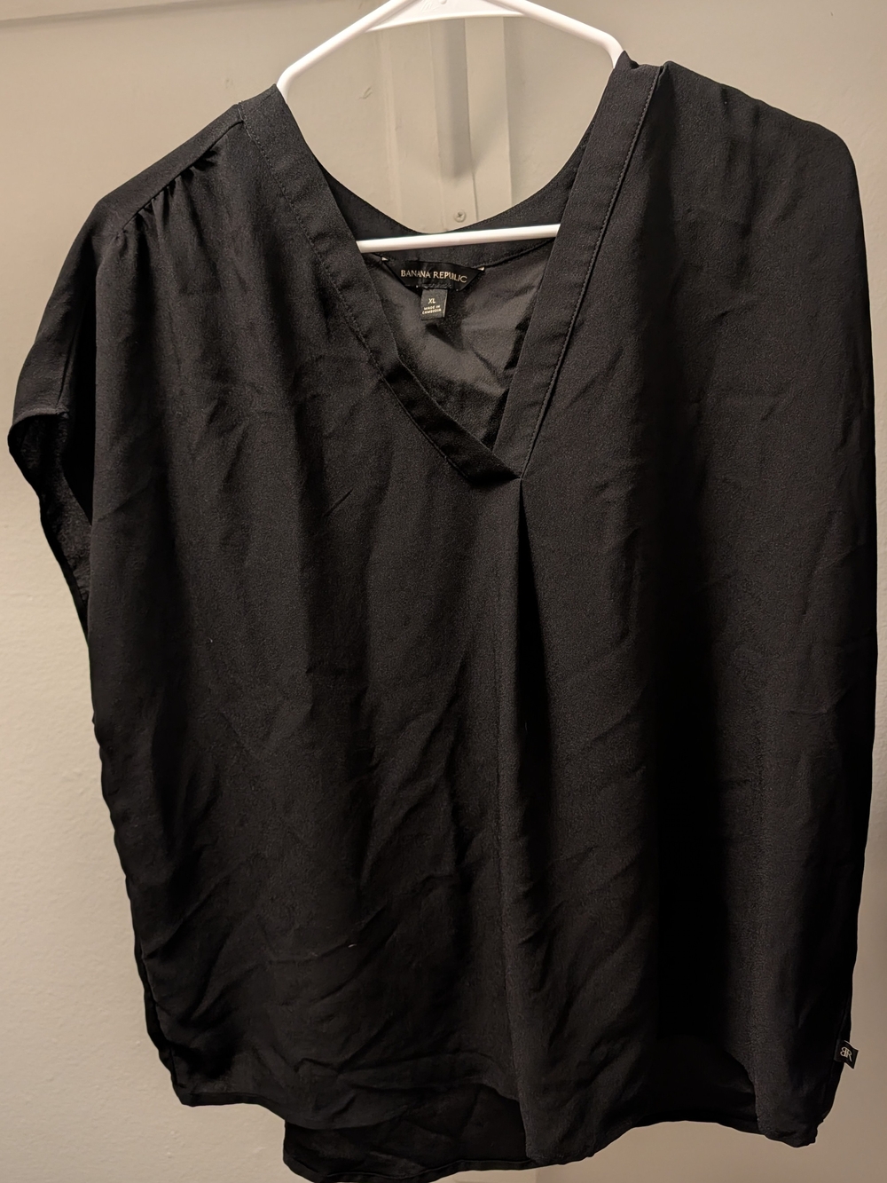 Banana Republic Womens Black V-Neck Shirt